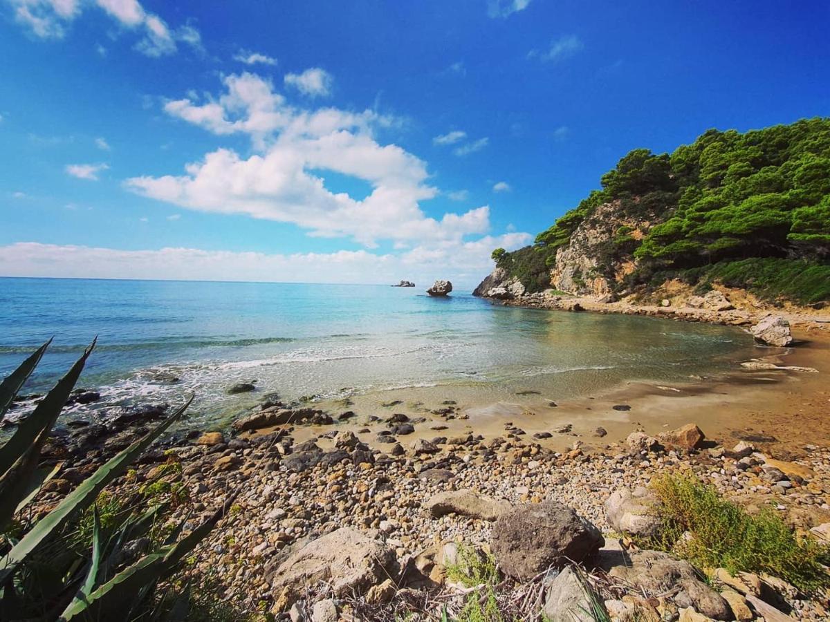 Theea Cottage - Wonderful Sea Views Chlomos Экстерьер фото