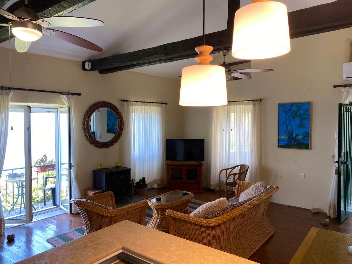 Theea Cottage - Wonderful Sea Views Chlomos Экстерьер фото