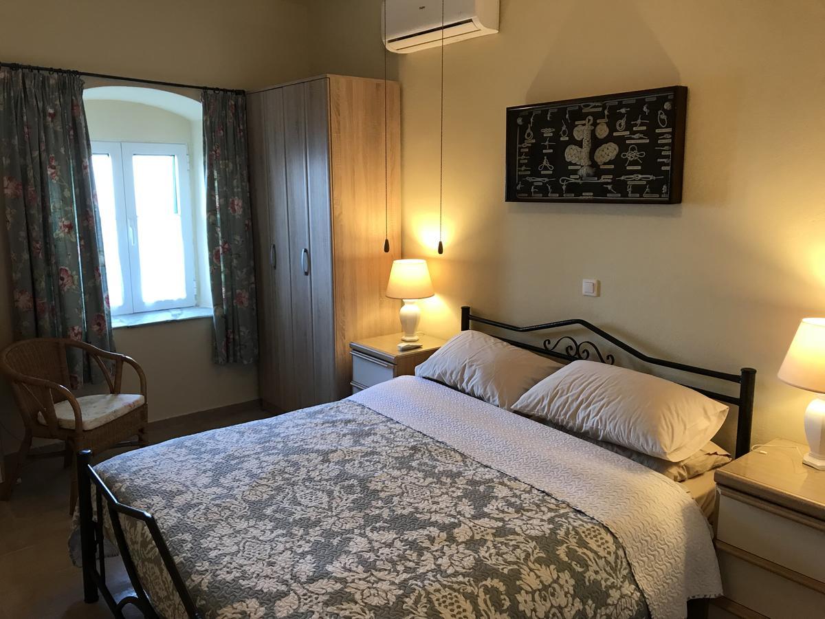 Theea Cottage - Wonderful Sea Views Chlomos Экстерьер фото