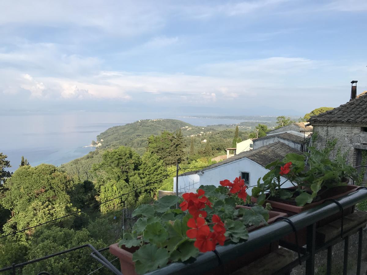 Theea Cottage - Wonderful Sea Views Chlomos Экстерьер фото