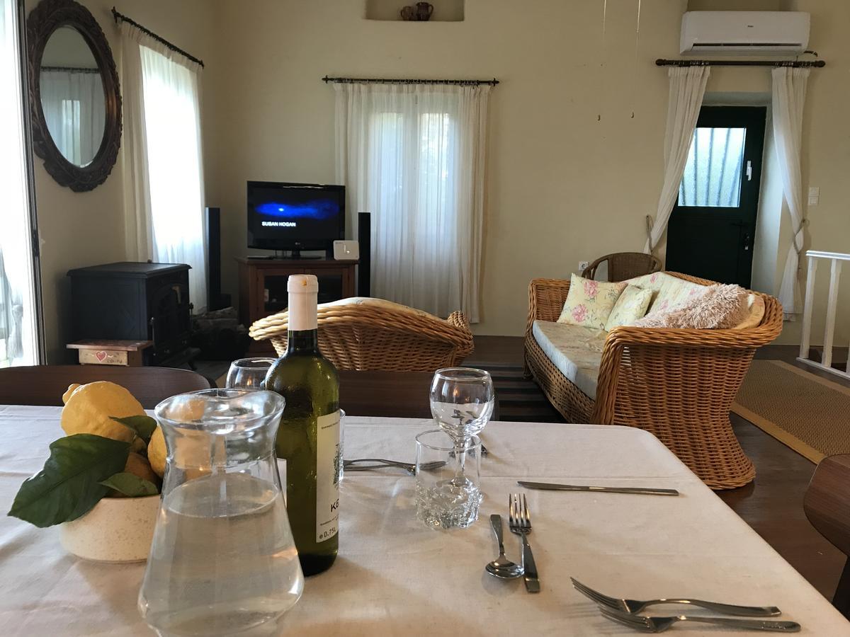 Theea Cottage - Wonderful Sea Views Chlomos Экстерьер фото