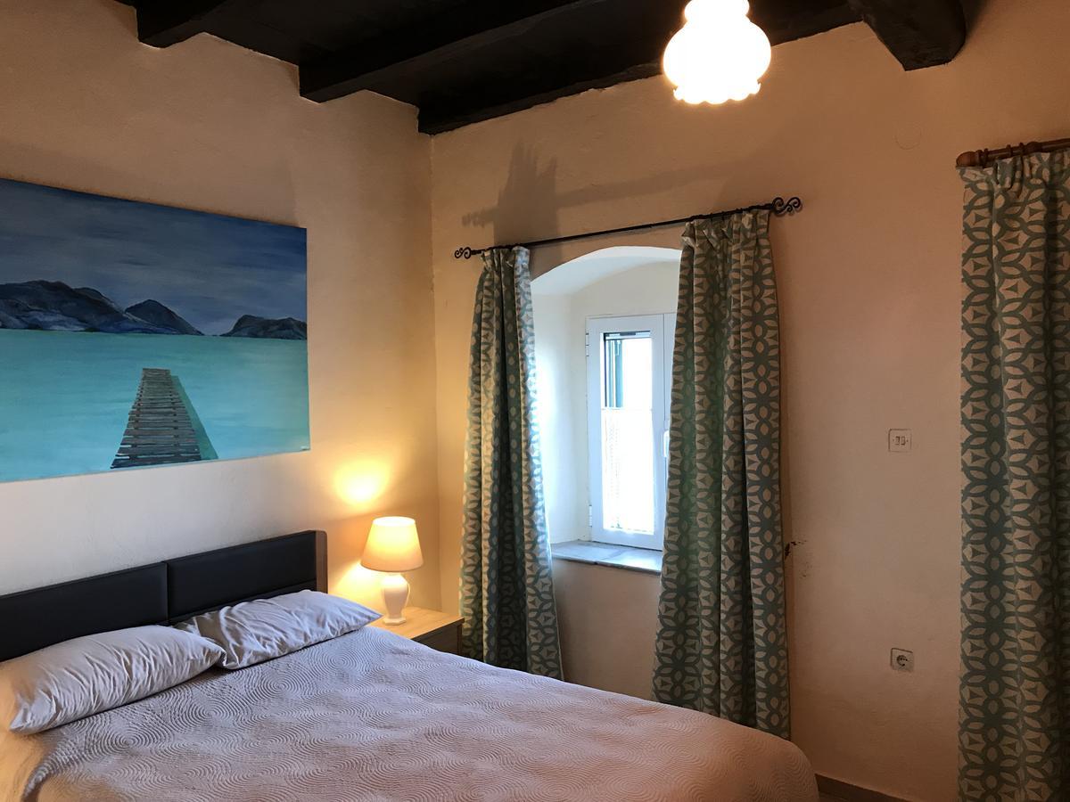 Theea Cottage - Wonderful Sea Views Chlomos Экстерьер фото