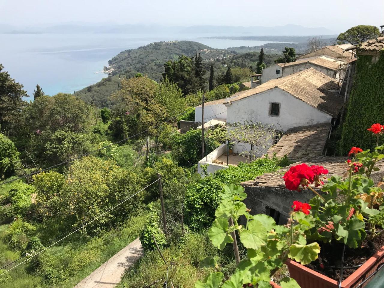 Theea Cottage - Wonderful Sea Views Chlomos Экстерьер фото